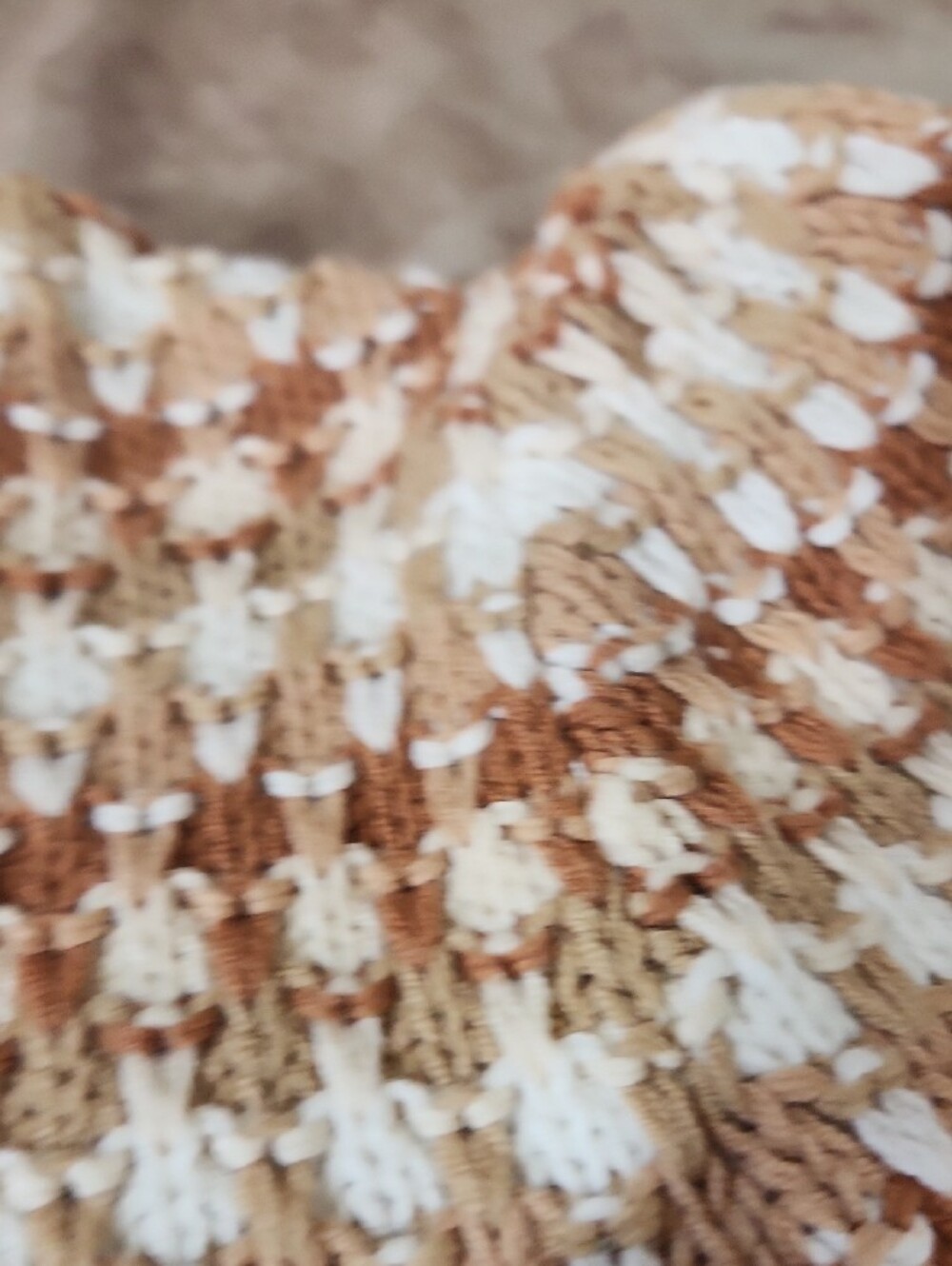 Universal Thread Cream and Brown Houndstooth Crewneck Sweater - Picture 4 of 11
